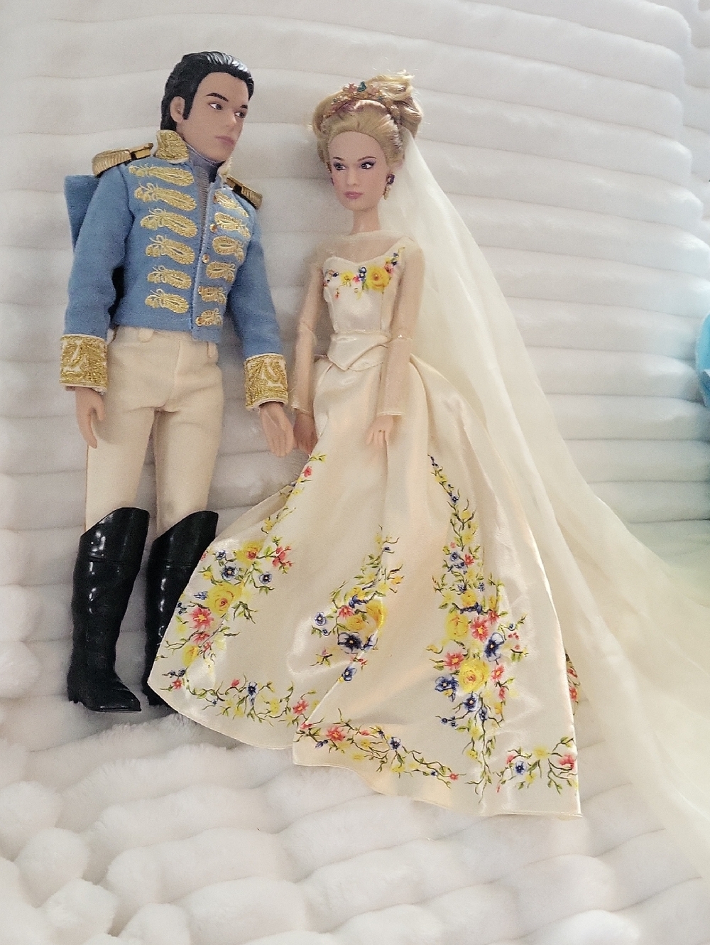 Disney Store Live Cinderella & Prince wedding day Rare - Picture 2 of 7